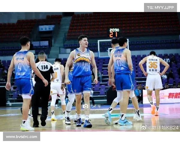 CBA:新疆男篮拼劲十足,力克山西